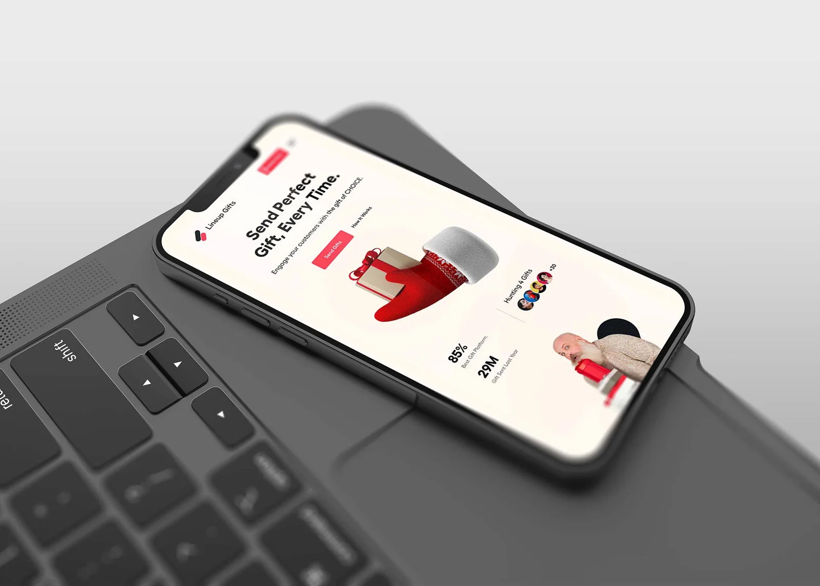 Mobile App Mockup auf Laptop — Lineup Gifts